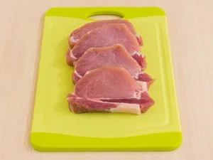 Carne de porc, înmuiate în lapte, la cuptor în sos de smântână