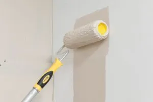 Roller festés falak, hogyan lehet jobb festeni latex festék