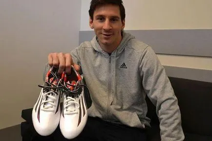 Ihlette életrajzát Messi cipő adidas pibe de barr10