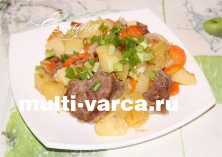 Cartofi copti cu carne și dovleceii în multivarka