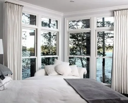 Corner прозорци снимка в интериора, създавайки усещане за простор в дома си