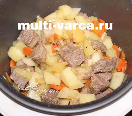 Cartofi copti cu carne și dovleceii în multivarka