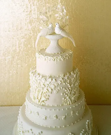 A tetején egy esküvői torta