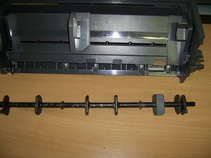 Смяна Epson 1410 (употреба) подаване на хартия ролки в принтера