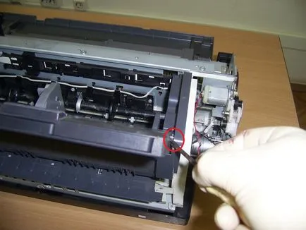 Смяна Epson 1410 (употреба) подаване на хартия ролки в принтера