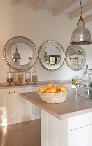 Огледалото в кухня, Domfront