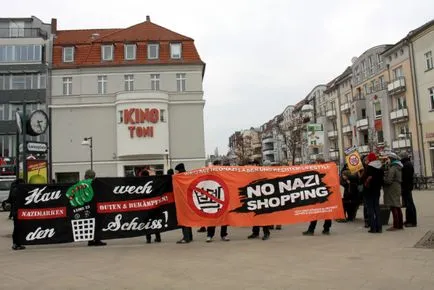 Antifa împotriva cumpărături neo