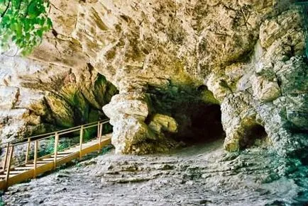 Ahshtyrskaya пещера (голям kazachebrodskaya)