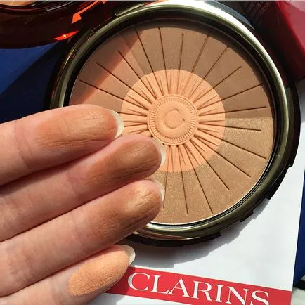 Bronzer din colecția de vară 2016 Clarinsși Poudre soleil - fard de obraz