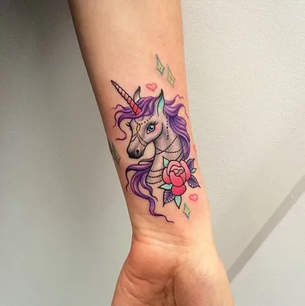 Fotografii și valoarea tatuaj unicorn