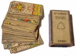 Cum de a alege un pachet de cărți de tarot pentru divinație