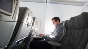 Cum de a transporta un laptop la aeroport și avion