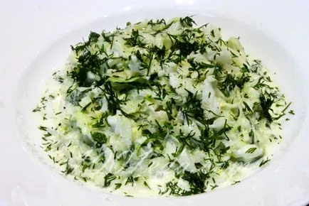 Cum de a găti salata de varza cu castraveti si smantana - coleslaw 1001 produse alimentare