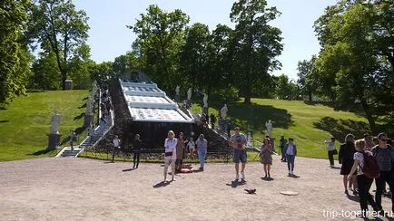 Függetlenül megy Peterhof, mit kell látni