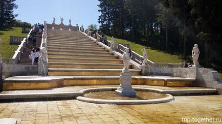 Függetlenül megy Peterhof, mit kell látni