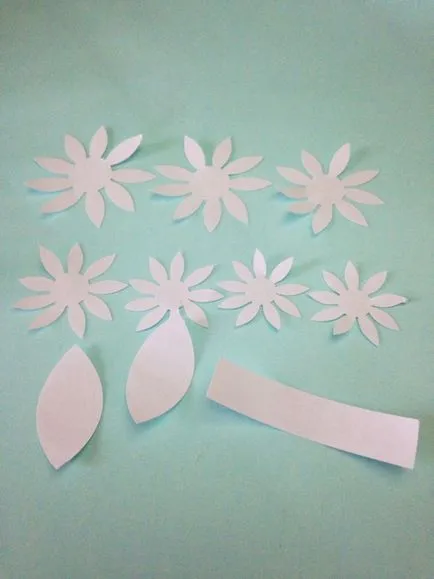 Как да си направим хризантема и водните лилии, изработени от хартия, дамски тайни
