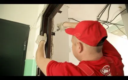 Cum se instalează o ușă de metal într-o casă cadru