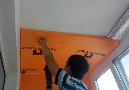 Как да се изолират тавани на балкона с ръцете си