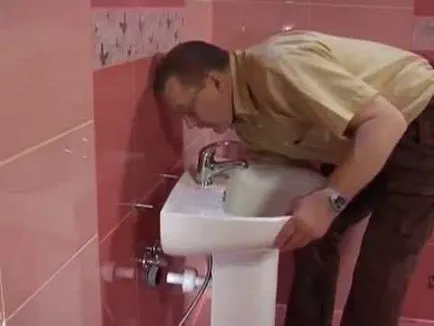Как да се определи на мивката в банята стена, горната таблица на пиедестал, на gipsokartoninstruktsiya Монтаж