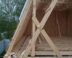Дървен материал рамка къща в покрайнините на града