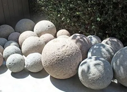 Каменните топки с ръце