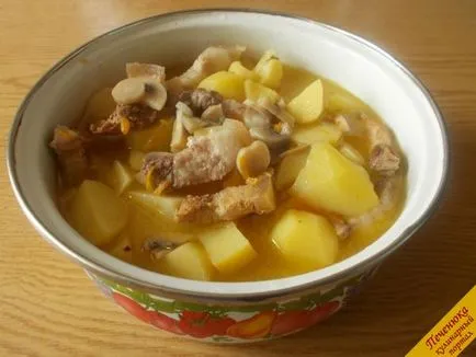 Burgonya pörkölt hús és gombák (lépésről lépésre recept fotók)