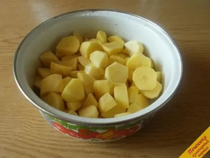 Burgonya pörkölt hús és gombák (lépésről lépésre recept fotók)