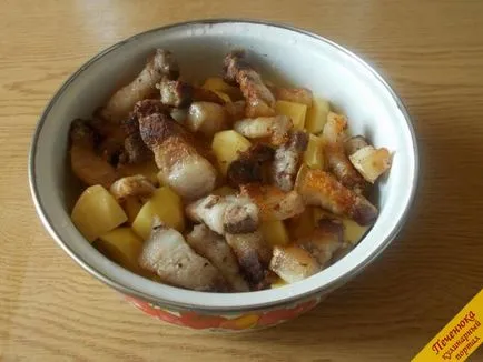 Burgonya pörkölt hús és gombák (lépésről lépésre recept fotók)