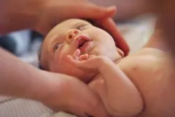 angorjarea sânilor la nou-născut
