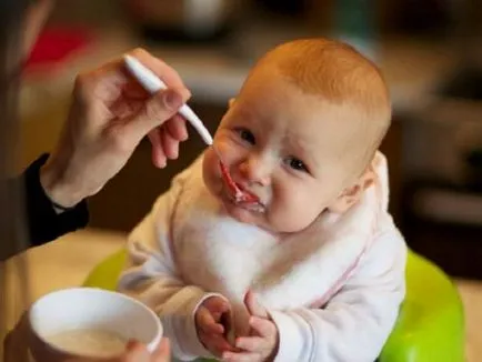 Etetés a gyermek 5 hónap menü a mell- és cumisüvegből táplált