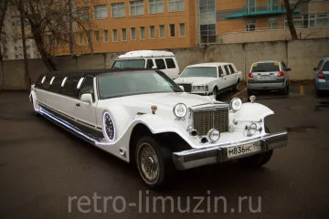 Excalibur Phantom bérel egy esküvő Moszkvában, retro limuzin