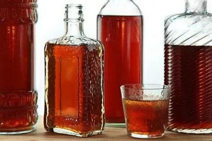 Rowan tinctura - cum să pregătească propriile lor băuturi aromatizate