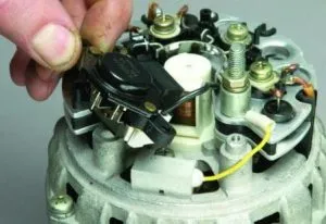 Demontare, montare și reparare a generatorului 2107 (video)