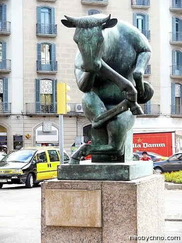 Sculpturi și monumente ale tauri și vaci