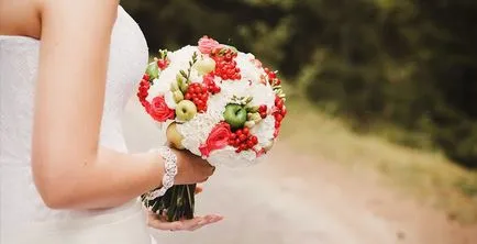 Esküvői csokor a menyasszony almával, fotó és videó