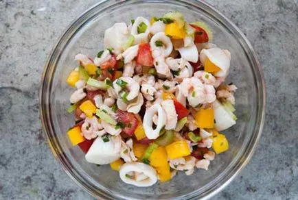 salata delicioasa cu fructe de mare cocktail - reteta cu o fotografie - cu propriile lor mâini