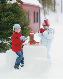 Téli játékok gyerekeknek az utcán