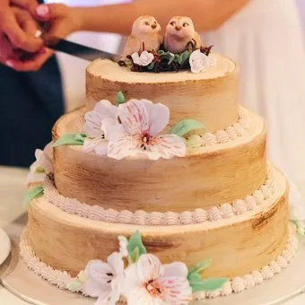 Поръчка сватбени торти с драперии с доставка през Москва