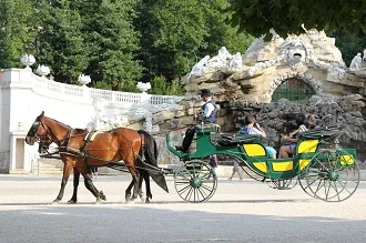 Palatul Schonbrunn din Viena cu privire la modul de a obține că uite, fotografie