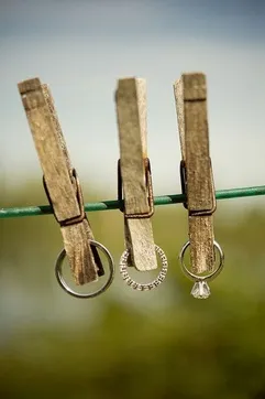 Az ötlet az esküvői dekoráció clothespins