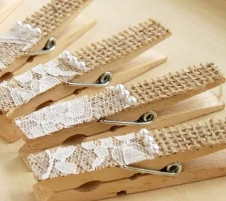 Az ötlet az esküvői dekoráció clothespins