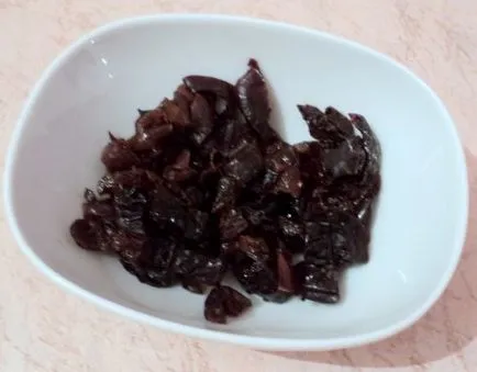 Carne presata de vita cu prune uscate, gatiti cu placere!