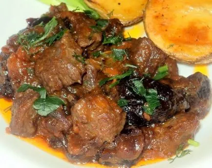 Carne presata de vita cu prune uscate, gatiti cu placere!