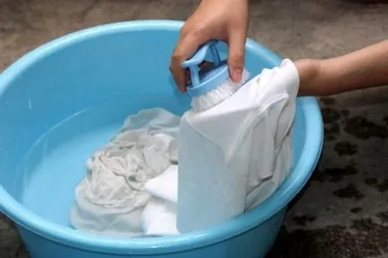 Hogyan mossa ruháit rúzs hidrogén-peroxiddal, mint hogy visszavonja a helyszínen, fotó és videó