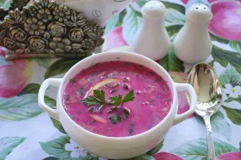 Hogyan kell elkészíteni a bolgár és litván hideg leves joghurt uborkával és más receptek