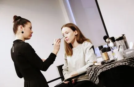 Hogyan rajzoljunk egy nyíl előtt egy make-up tanulságokat a mac, szépség bennfentes