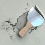 Как да премахнете плочки от стената с чук и без
