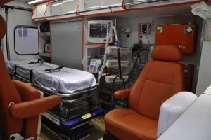 Как се поръчва линейка за транспортиране на пациенти, медицински пратеник австрийската Медицински център
