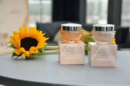 Krém Avon krém Perfector szembesülnek töltésű energia és megújítása 35, enyhítik a vonal a láb,