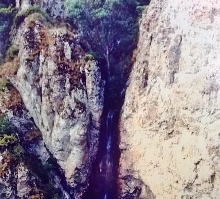 Съблазнителен мощност от водопади - barev днес